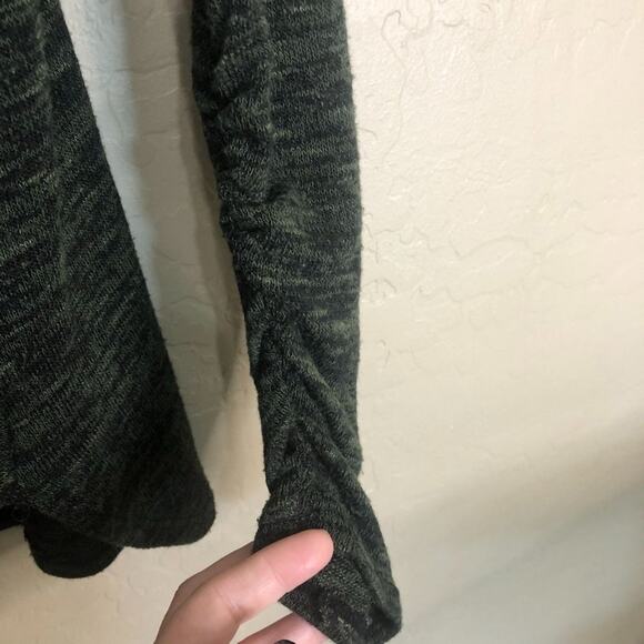 Max studio Green Black Drape Long Sleeve Surplice Top Size Small - Picture 4 of 7